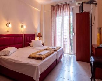 Christina Hotel - Olympiaki Akti - Schlafzimmer