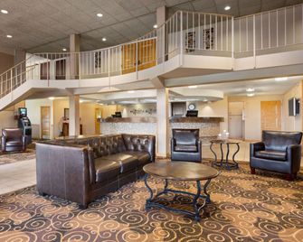 Ramada by Wyndham Bismarck - Bismarck - Lobby