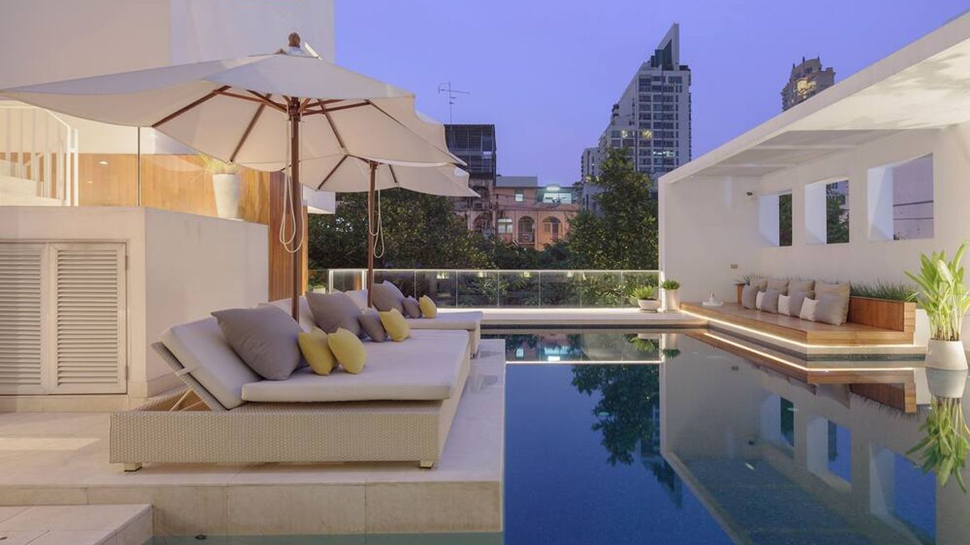 تو ثري أه هوملي هوتل