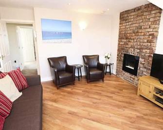 Royal Manor Park - Llandudno - Living room