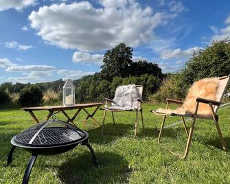 Bell Tent 4m Fossewold Farm Camping - Moreton-in-Marsh - Patio