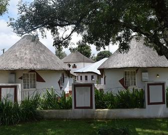 Sheris Lodge And Backpackers - Graskop - Building