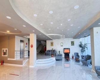 Hotel Florida - מאמאיה - לובי