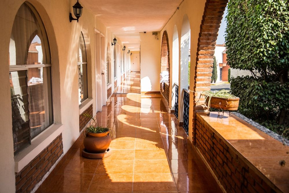 Hotel & Suites Villa del Sol - Morelia