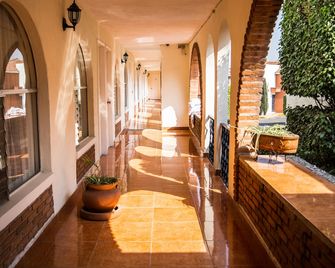 Hotel & Suites Villa del Sol - Morelia