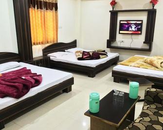 Hotel Vrandavan Palace - Ujjain - Bedroom