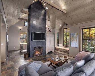 Modern Home with Mountain Views, Hot tub, Pool Table, and Gourmet Kitchen. - Tryon - Living room