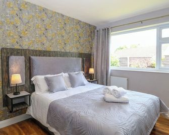 Cedar Cottage, Pet Friendly, With Open Fire In Blofield - Blofield - Bedroom