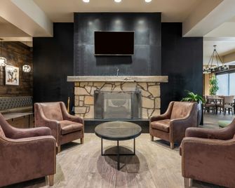 Embassy Suites by Hilton Tulsa I-44 - Tulsa - Lobby