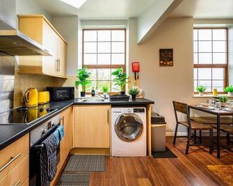 Rochdale Riverside Retreat - Rochdale - Kitchen