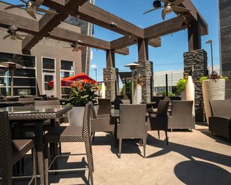 Sandman Hotel & Suites Winnipeg Airport - Winnipeg - Patio