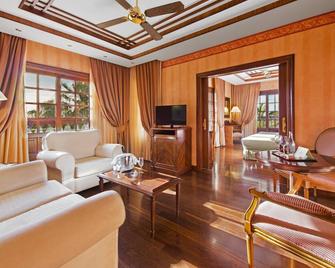 Elba Palace Golf Boutique Hotel - Antigua - Living room