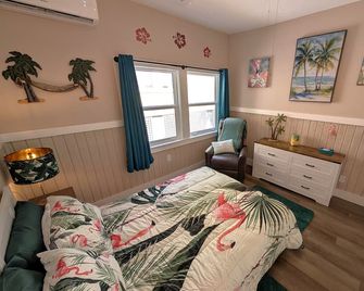 Seafoam Cottage - Beauty in the Heart of Cedar Key - Cedar Key