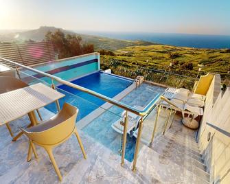 Dubhlina Luxury Bed & Breakfast - Gozo - Żebbuġ, Gozo - Uima-allas