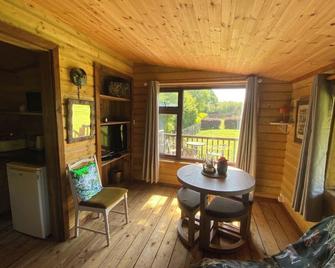 Lakeside Lodge - Castlemartyr - Sleeps 4 - Castlemartyr - Dining room