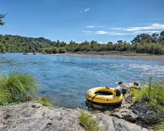 Quaint Riverside Reprieve with Kayaks and Floats! - Brookings - Beach