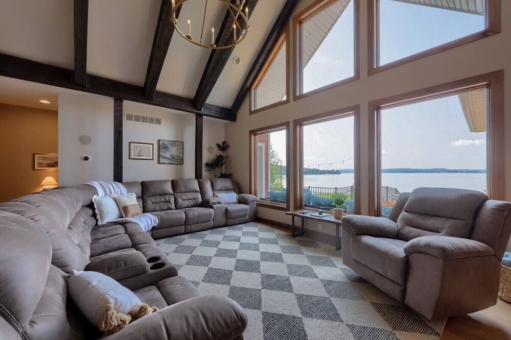 Waterfront Lodge packed with Amenities