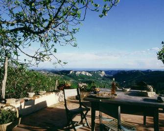 17th century farmhouse, \'Cascina Strà\', surrounded by nature with 180° sea view - Orco Feglino - Patio