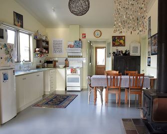 Port Campbell Guesthouse & Flash Packers - Port Campbell