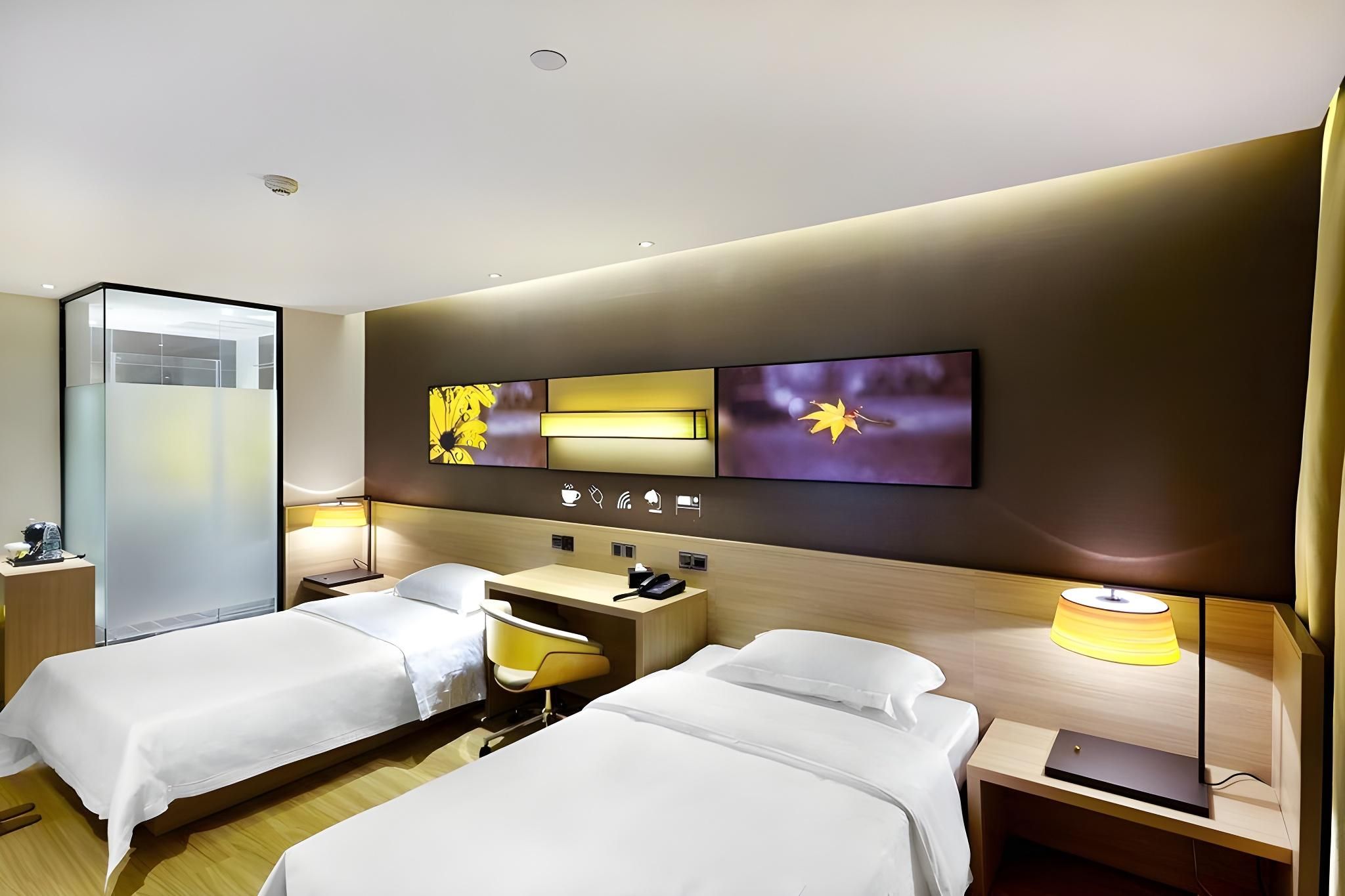 Iu Hotel Urumqi Railway Railway Bureau Metro Station thumbnail 2