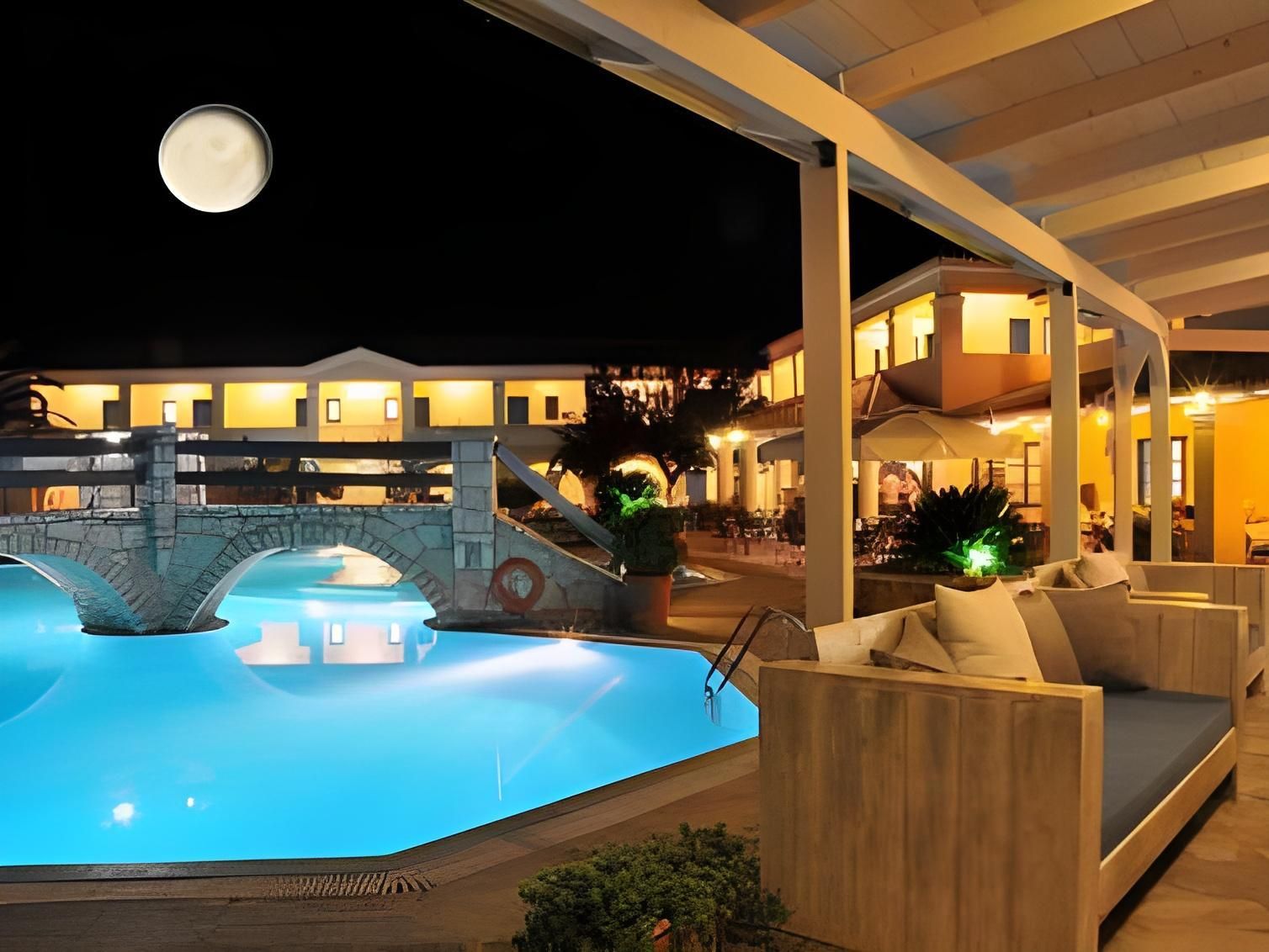 كارافوستاسي بيتش هوتل