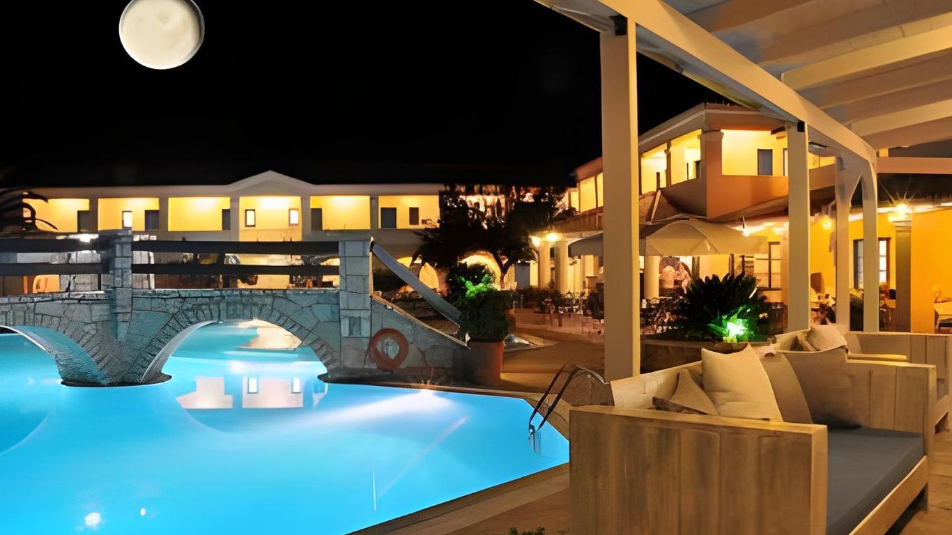 Karavostasi Beach Hotel