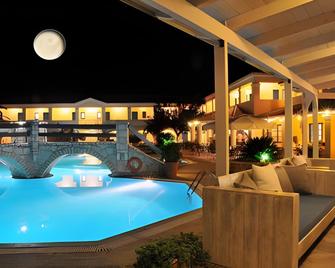 Karavostasi Beach Hotel - Perdika - Pool