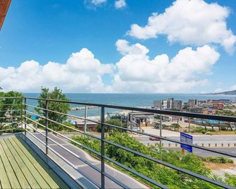 Dalbit (Blue Road Town Pension) - Yeongdeok - Balcón