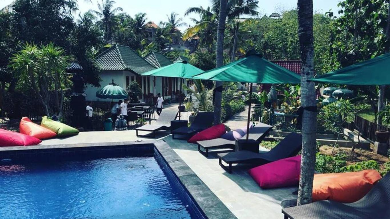 Kubu Reot Taman Asri Villa