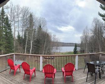 Ultimate Lakeview Retreat - Hot Tub, Paddle & Play - Bancroft - Balcony