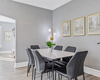 City Livin' 2 Bedroom w/ Balcony - Richmond Heights - Dining room