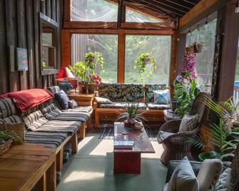 Labrador Mountain House - Tully - Lounge