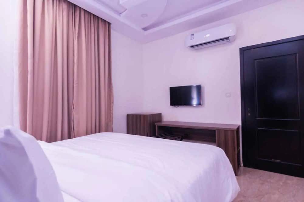 Ibizza Pit Hotel and Suites