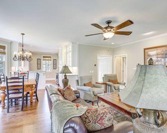 Upscale Home at Lake Oconee - Family Friendly! - Greensboro - Huiskamer