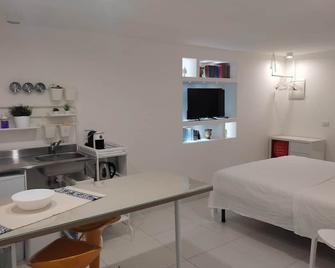 Delightful apartment in the historic center, 10 minutes from Assisi! - Bastia umbra - Camera da letto