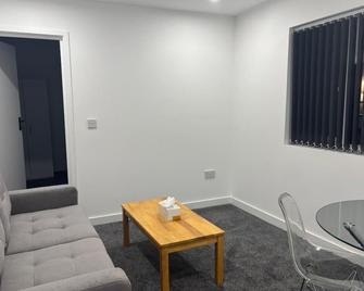Luton City Apartment with Modern Comfort - Luton - Pokój dzienny