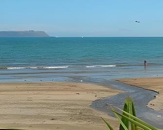 Spinnaker Motel - Wellington - Beach