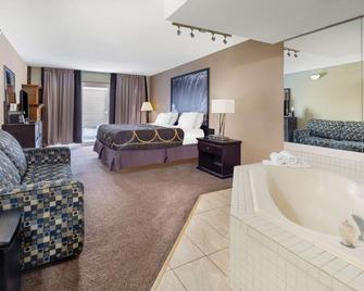 Super 8 by Wyndham Niagara Falls by the Falls - Niagara Falls - Bedroom