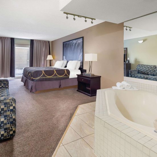 Bedroom view of Super 8 by Wyndham Niagara Falls by the Falls