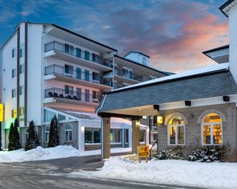 Super 8 by Wyndham Niagara Falls by the Falls - Cascades del Niàgara - Edifici