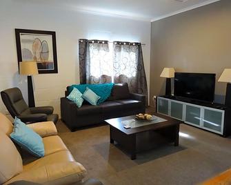 Mapperley Bed and Breakfast - Bordertown - Living room