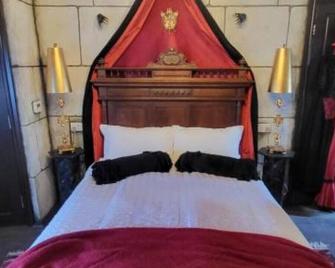 Transylvania House - York - Bedroom