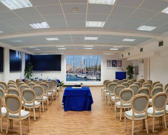 Hotel San Giorgio - Civitavecchia - Sala de reuniones