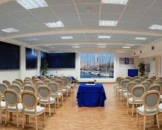 Hotel San Giorgio - Civitavecchia - Meeting room