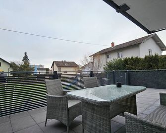 FeWo in der Kiese Hard - Top 2 'Bodensee' with a large terrace - Hard - Balcón