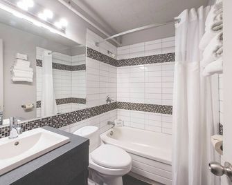 Hotel Continental Centre-Ville - Val-d'Or - Baño