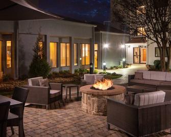 Courtyard by Marriott Nashville Airport - Nashville - Patio