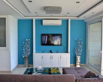 Gozo Apartment - Nadur - Wohnzimmer