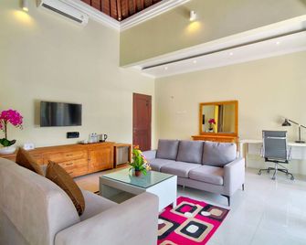 Ubud Hillside by Sari Sasih Promo - Денпасар - Вітальня