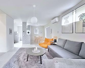 Near Airport and Aso Volcano Modern 4BR Residence by Restavio - Ōzu